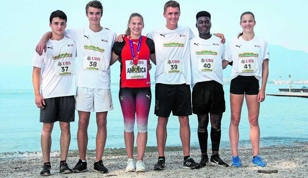 Sandro Graf (Nr. 37) und Fabio Kobelt (Nr. 39) trainieren im Tessin mit der Stabhochsprung-U23-Europameisterin Angelica Moser.