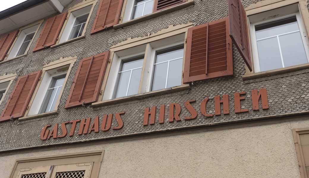 Der altvertraute Schriftzug «Gasthaus Hirschen» wird in Bälde verschwinden. 