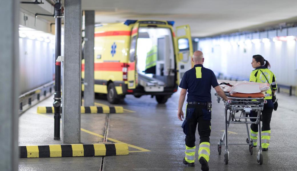 Bei Unfällen gilt es Zeitverluste zu verhindern und die Gesundheit der Patienten bestmöglich zu gewährleisten. Darum werden im öffentlichen Raum nebst dem Rettungsdienst häufig auch Feuerwehr und Rega aufgeboten.