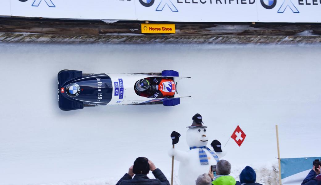 Im Horse Shoe (Hufeisen) holen Michael Kuonen und Marco Tanner Schwung für den letzten Teil des Olympia-Bob-Runs in St. Moritz. Im Zweierbob erreichten Kuonen/Tanner beim Weltcup-Debüt den beachtlichen elften Rang. 