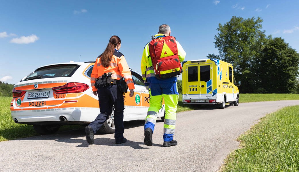 Jugendliche erleiden Verbrennungen durch Stichflamme an Feuerstelle