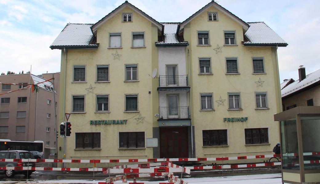 Die heutige Freihof-Liegenschaft wird in den Besitz der Raiffeisenbank Diepoldsau-Schmitter wechseln. Im Gegenzug erhalten die Politische Gemeinde Diepoldsau und die Ortsgemeinde Schmitter das Grundstück der Raiffeisenbank, auf welchem bis vor kurzem die Postfiliale betrieben wurde.