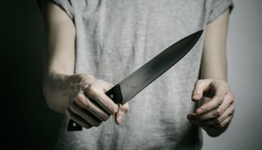 Mann verletzt vier Menschen mit Messer