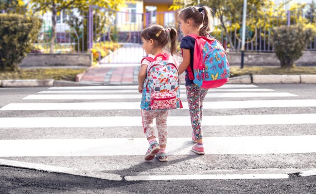 Sicher zu Fuss: So lernen Kinder, den Schulweg selbstständig zu meistern