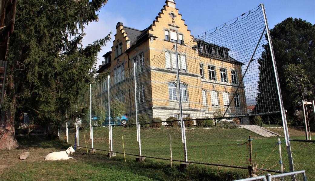 Das Schulhaus Egger (Foto) bekommt wie das Schulhaus Feld eine neue Heizung. Beim Schulhaus Feld wird zudem das Dach saniert.