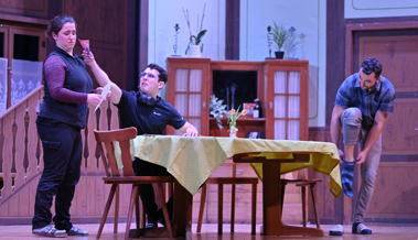 Mit der Komödie "En Stall voller Narre" zeigte die Landjugend Kamor viel Schauspieltalent