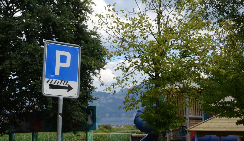 Der Parkplatz ist zwar mit einem Schild ausgewiesen …