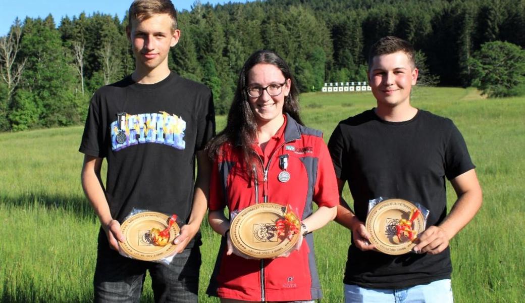 Simona Künzler gewann das «Kantonale» der Jungschützen vor Thomas Lutz (rechts) und Manuel Gantenbein.