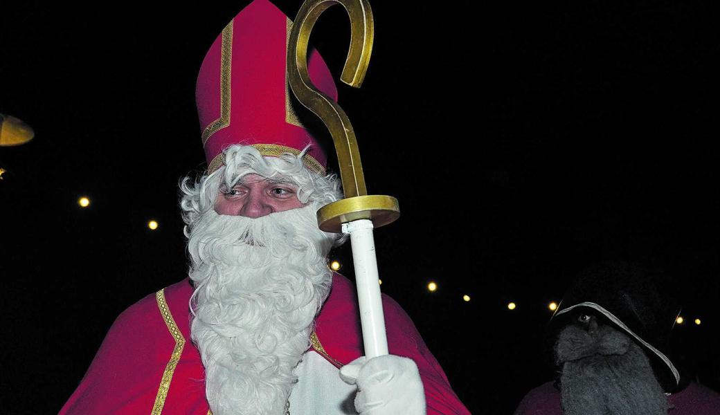 St. Nikolaus bzw. Samichlaus ist in erster Linie dafür bekannt, dass er Kinder beschenkt. 