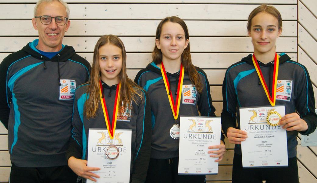 In Kandern holten Annatina Lippuner, Yara Vetsch und Ursina Lippuner (von rechts) Medaillen.