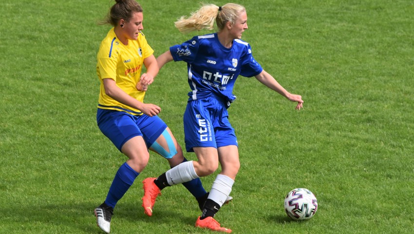 Die Widnauer Frauen (mit Michelle Walt, rechts) starten mit dem Derby in Staad in die 1. Liga, Au-Berneck (Claudia Heeb) hat in der 2. Liga spielfrei.