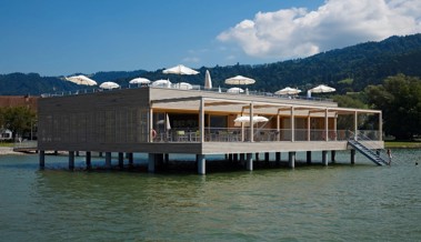 Zukunft der Badhütte: Originalgetreuer Wiederaufbau oder moderner Ersatz?