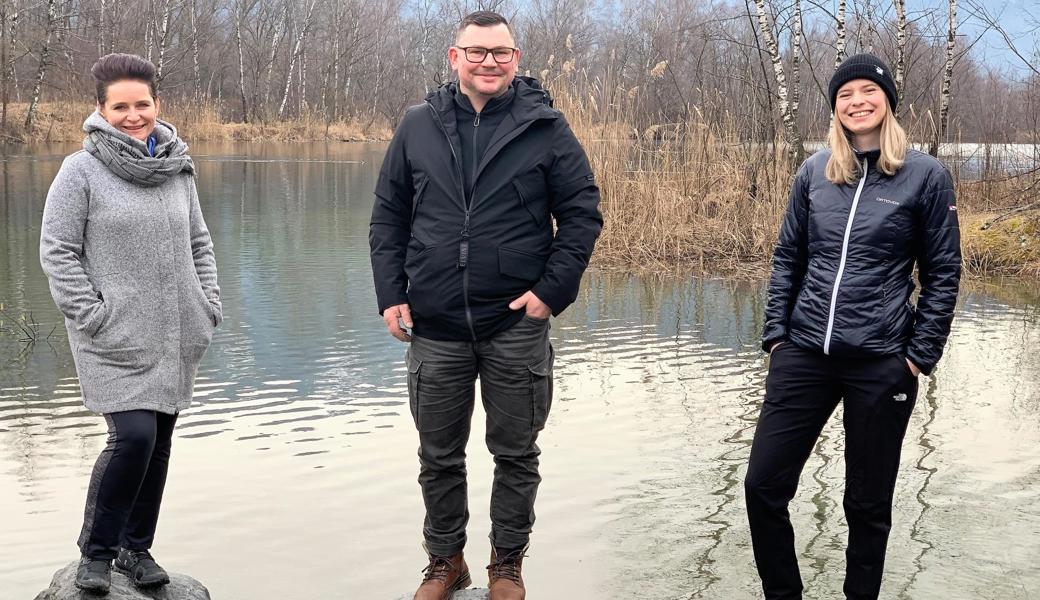 Die Taucherinnen Gabriela Steiger (links) und Alina Petschnik sowie Taucher Jakob Bischof bauen den Verein auf, der vor allem Kinder und Jugendliche fürs Tauchen begeistern möchte.