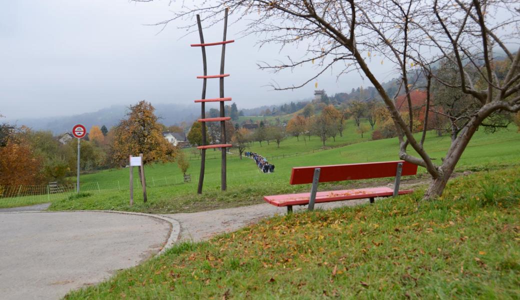 Selten verlaufen unsere Wege gradlinig. An einer Wegmarke treffen wir eine Entscheidung – für oder gegen etwas. 