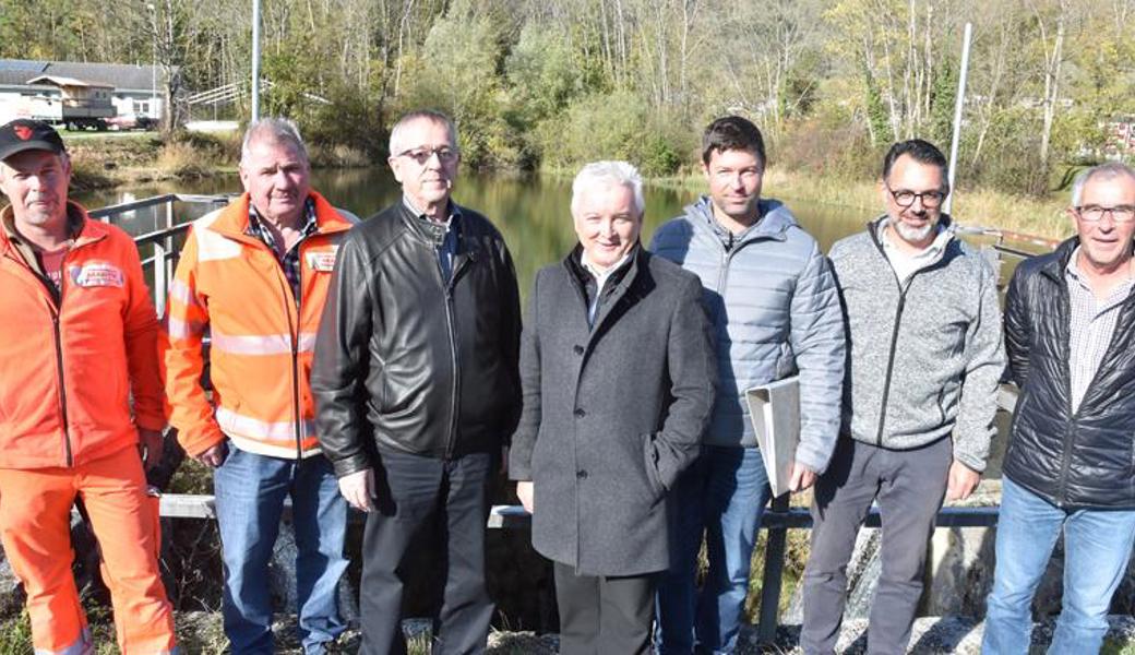 Die Vertreter der diversen Kooperationen vor dem Steinenbachsämmler.