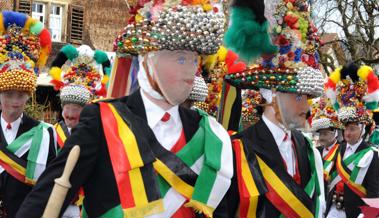 Röllelibutzen und Städtli-Chlepfer eröffnen die Fasnacht auf dem Hohen Kasten