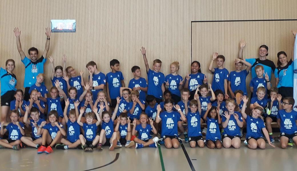 Beim Aldi Sportcamp lernen 44 Kinder und Jugendliche aus der Region spielerisch verschiedene Sportarten kennen.  