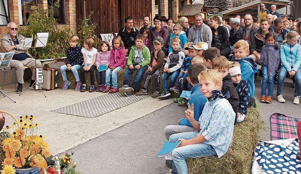 Im Gottesdienst wurden die Früchte aus Feld und Garten gesegnet. 