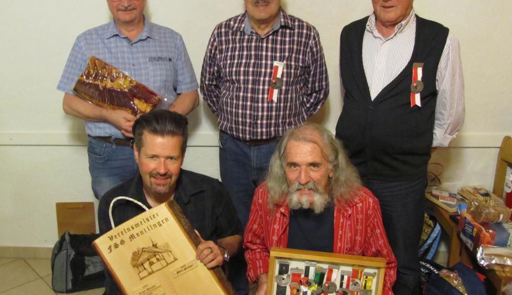 Hinten von links: Remo Hutter (Gewinner Saustich), Zeno Tschümperlin (3-fach Kranz eidg. Schützenfest für Veteranen), Fredi Hasler (3-fach Kranz eidg. Schützenfest für Veteranen)
Vorne Marco Dintheer (Sieger Gruppe A & Vereinsmeister), Markus Wernli (3-fach Kranz eidg. Schützenfest für Veteranen & fünf kantonale Kränze).