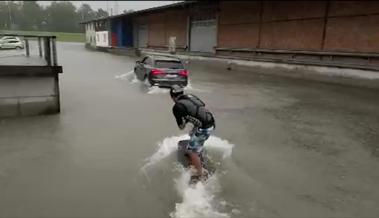 Wakeboarden auf dem Parkplatz