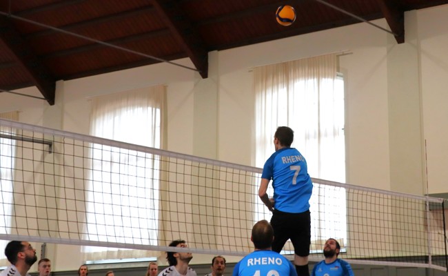 Die Rheno-Männer gewinnen deutlich und bleiben ganz vorne