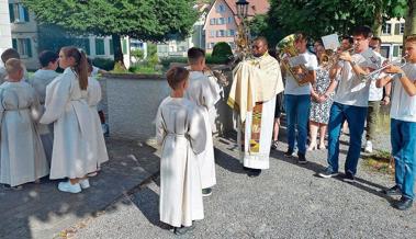 Fronleichnam mit den Erstkommunionkindern