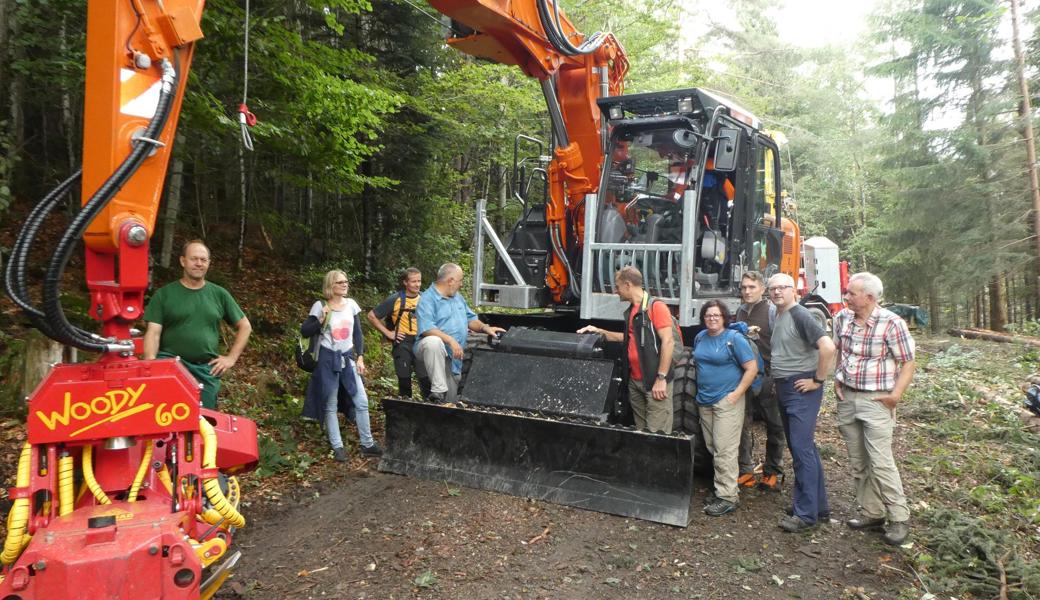 Dem Rebsteiner Ortsverwaltungsrat wurde eine neue Holzbearbeitungsmaschine präsentiert.