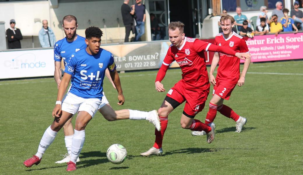 Kevin Egbon (vorne) war Widnaus Matchwinner in bern.