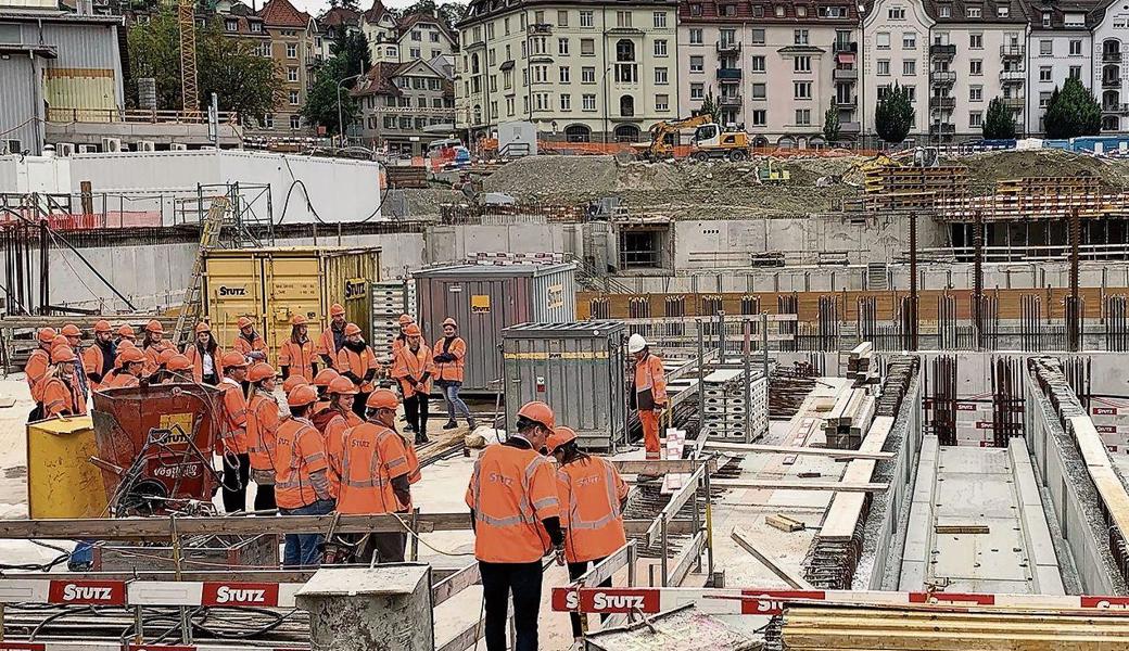 Die Teilnehmenden des Afterwork-Anlasses der SVIT Young Ostschweiz wurden durch die imposante Baustelle der neuen Olma-Halle 1 geführt. 