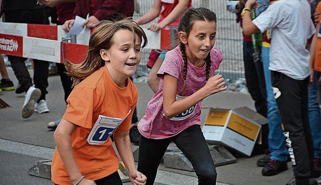 Auch die jungen Teilnehmer zeigen von Anfang ihren Willen und ihre Motivation beim Laufen.