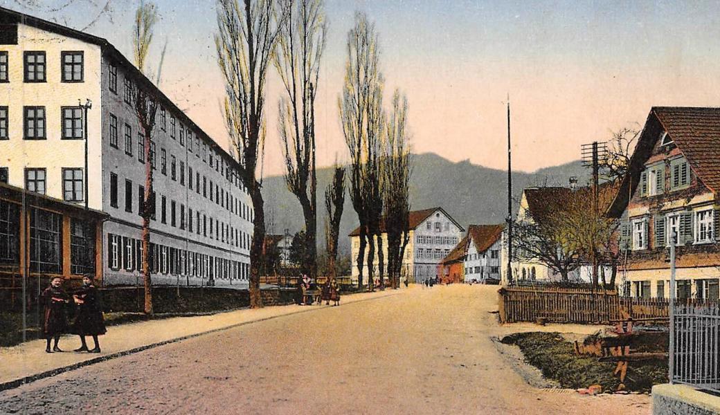 Die Accordina (links) lag wohl am Stadtbach, weil für die anfangs betriebenen Webstühle Strom nötig war. 