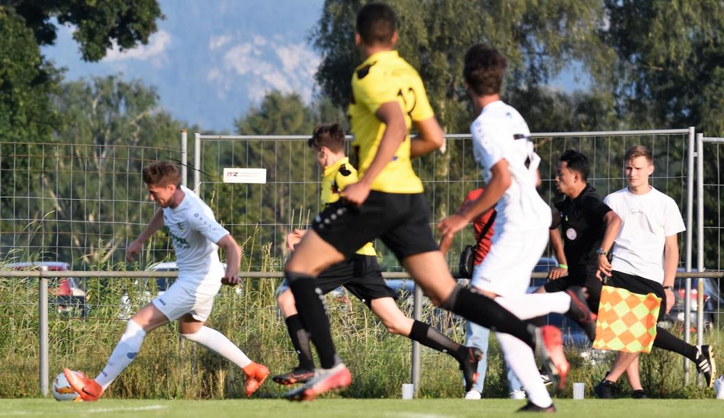 Au-Berneck besiegte Altstätten 2:1 nach 0:1-Rückstand. Die Hafner-Elf liegt dank der besseren Tordifferenz vor Widnau an der Spitze.