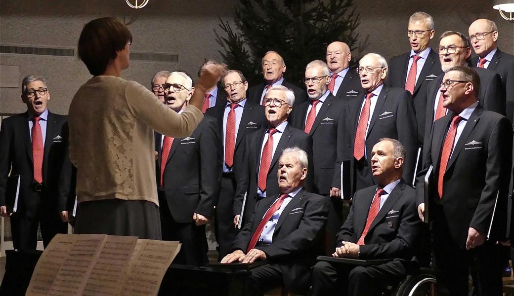 Beim «Konzert im Advent» präsentierte der Männerchor Diepoldsau-Schmitter zu Volksliedklängen seine neue Uniform. 