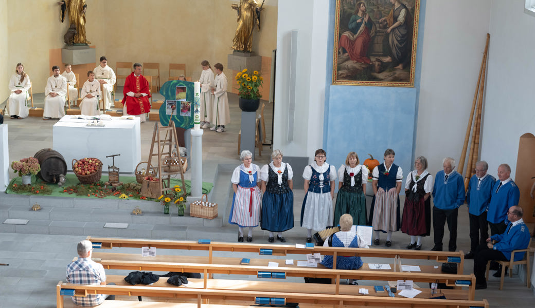 Das Freizytchörli aus Berneck umrahmte den Erntedankgottesdienst in der katholischen Kirche. 