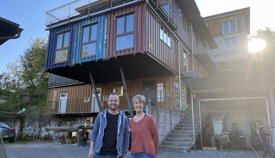 Adrian Brändli und Andrea Jensen sind die Bewohner vom Containerhaus an der Heidenerstrasse in Altstätten.