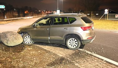 Fahrunfähig am Steuer: Junge Frau verunfallt im «Loki-Kreisel» - der Ausweis ist weg