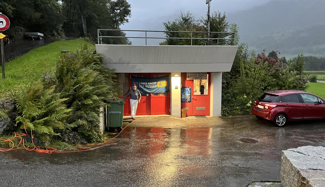 Das Puppenmuseum liegt nicht auf dem Weg und wirkt ein wenig wie ein Bunker, ist aber erstaunlich gross.