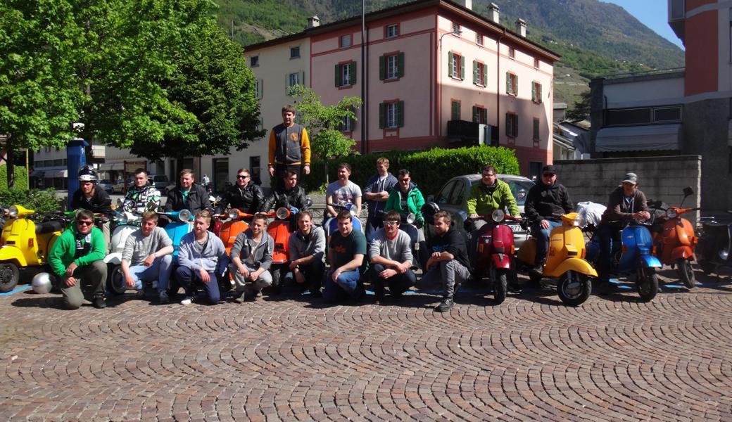 Die Mitglieder der Vespa Gäng Oberriet hier in Tirano auf einer ihrer jährlich stattfindenden Ausfahrten.