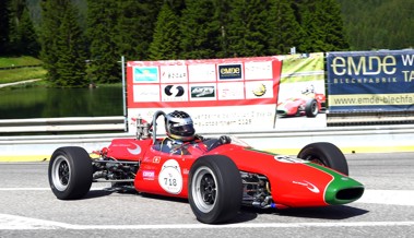Motorsport-Legende Josef Wüst fuhr auf der Lenzerheide in seinem Brabham vor