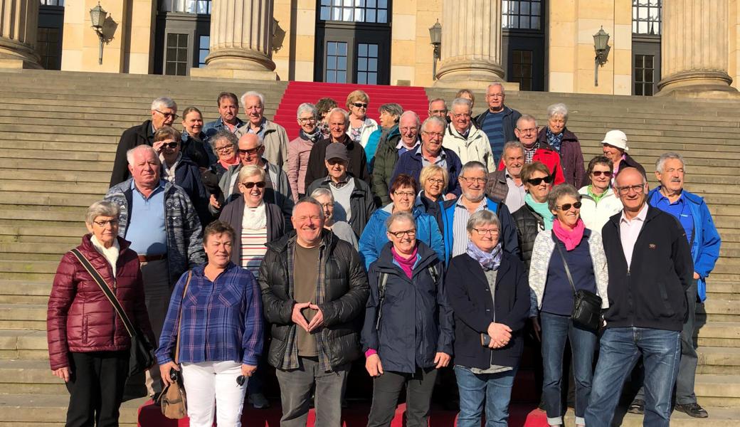 Für die Leserinnen und Leser von "Rheintaler" und "Rheintalischer Volkszeitung" hat Berlin den roten Teppich ausgerollt - die Gruppe ist hier vor dem Konzerthaus am Gendarmenmarkt zu sehen.