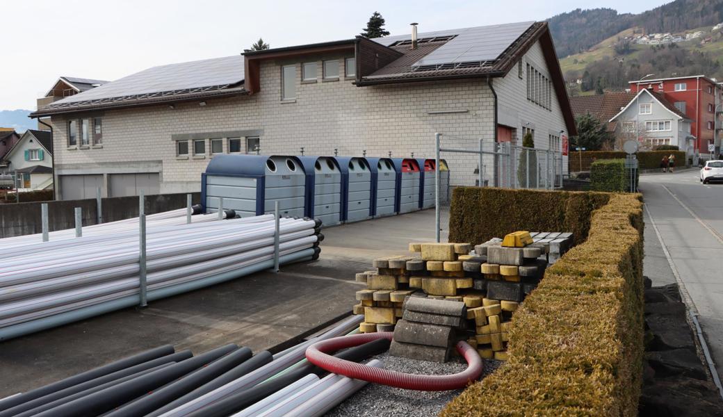 Der gemeinsam mit der Gemeinde Marbach geführte Werkhof und das Feuerwehrdepot in Rebstein sind sanierungsbedürftig. Der Gemeinderat beantragt einen Kredit in der Höhe von 1,3 Millionen Franken, um das Gebäude zu sanieren. 