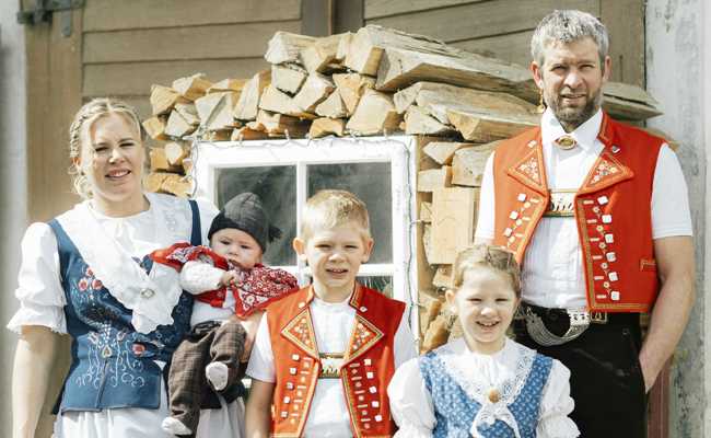 Alle andern sind ins Riet ausgesiedelt: Die letzten «Puure» im Dorf