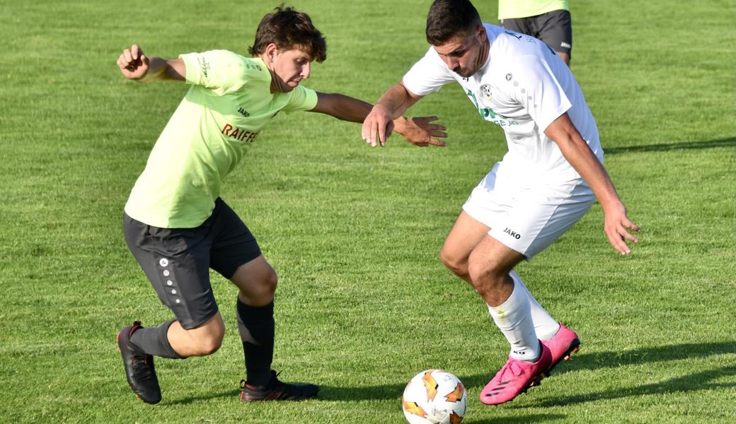 Gegen Rüthi, links im Bild Andrin Kobler, haben Au-Berneck und sein starker Allrounder Raoul Marino 5:0 gewonnen.