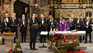 Männerchor und Weihnachtskrippe begeistern im Gottesdienst