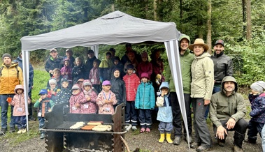 Detektivische Schatzsuche im Wald: Kinder finden den „Süssigkeiten-Dieb“