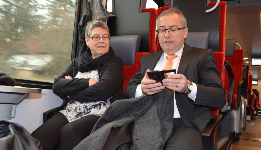 Nationalrat Thomas Ammann fordert Gratis-WLAN in den Zügen der SBB. So könne die Attraktivität des öffentlichen Verkehrs gesteigert und die Reise zum Arbeiten genutzt werden.