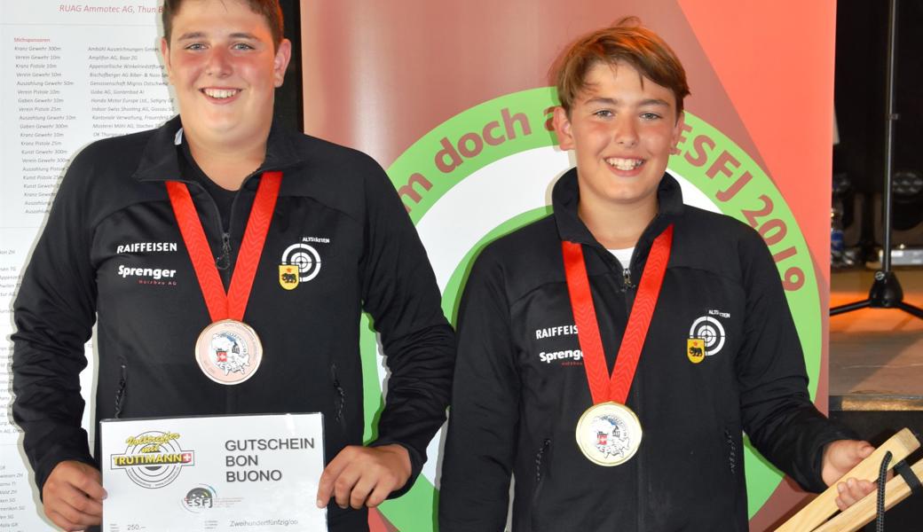 Goldmedaille für Sven Sprenger (rechts) und Bronze für seinen Bruder Gian am Eidg. Schützenfest für Jugendliche in Frauenfeld.