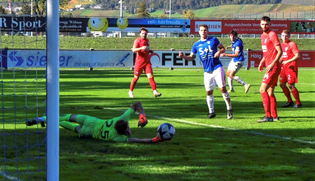 Noah Thönig bei einer Chance im Spiel gegen Lachen/Altendorf.