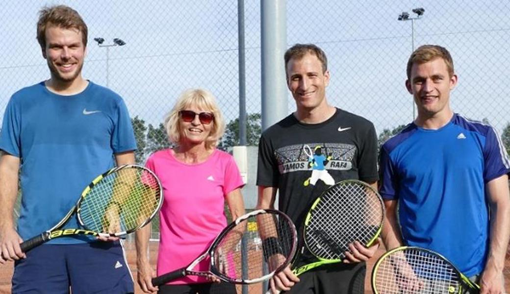 So speziell wie die Spielerpaarungen waren auch die Spitzenklassierungen (v. l.): Patrick Hasler (2. Platz), Marlene Kühnis (4. ), Björn Schneider (Sieger) und Jonas Kobler (3.). 