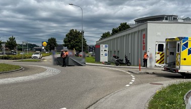 Töfffahrer stürzt im Rosenau-Kreisel und verletzt sich - er war alkoholisiert